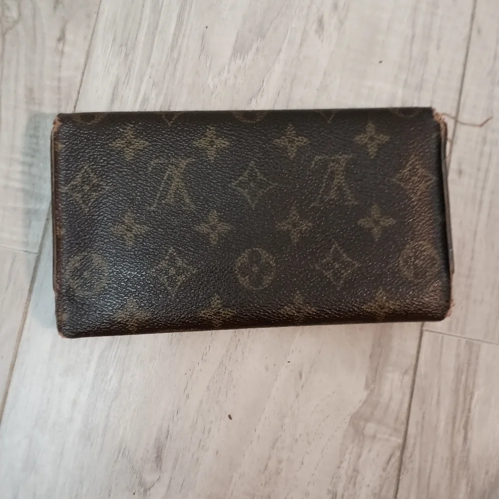 Louis Vuitton Brown Monogram Clutch